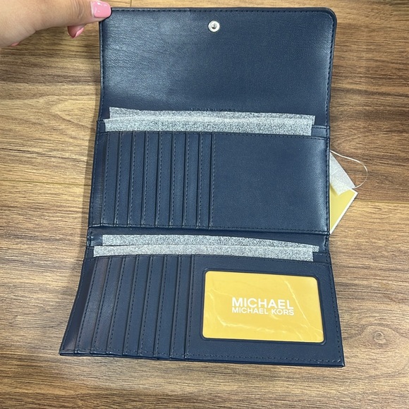 MICHAEL KORS Jet Set Travel Large Navy Blue Chevron Trifold Wallet NWT - Picture 7 of 13